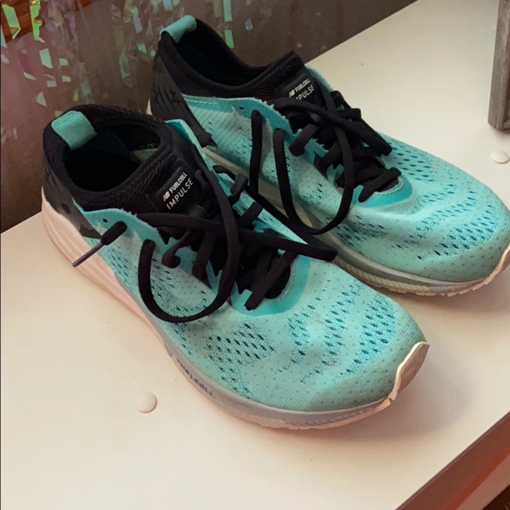 New balance tennis shoes